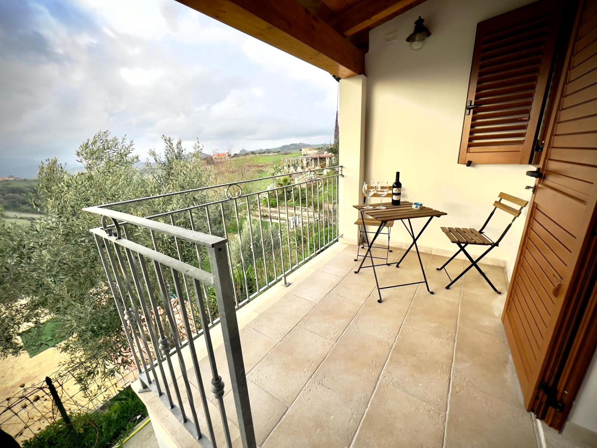 Domus La Roccia Hotel Pozzomaggiore Exterior photo