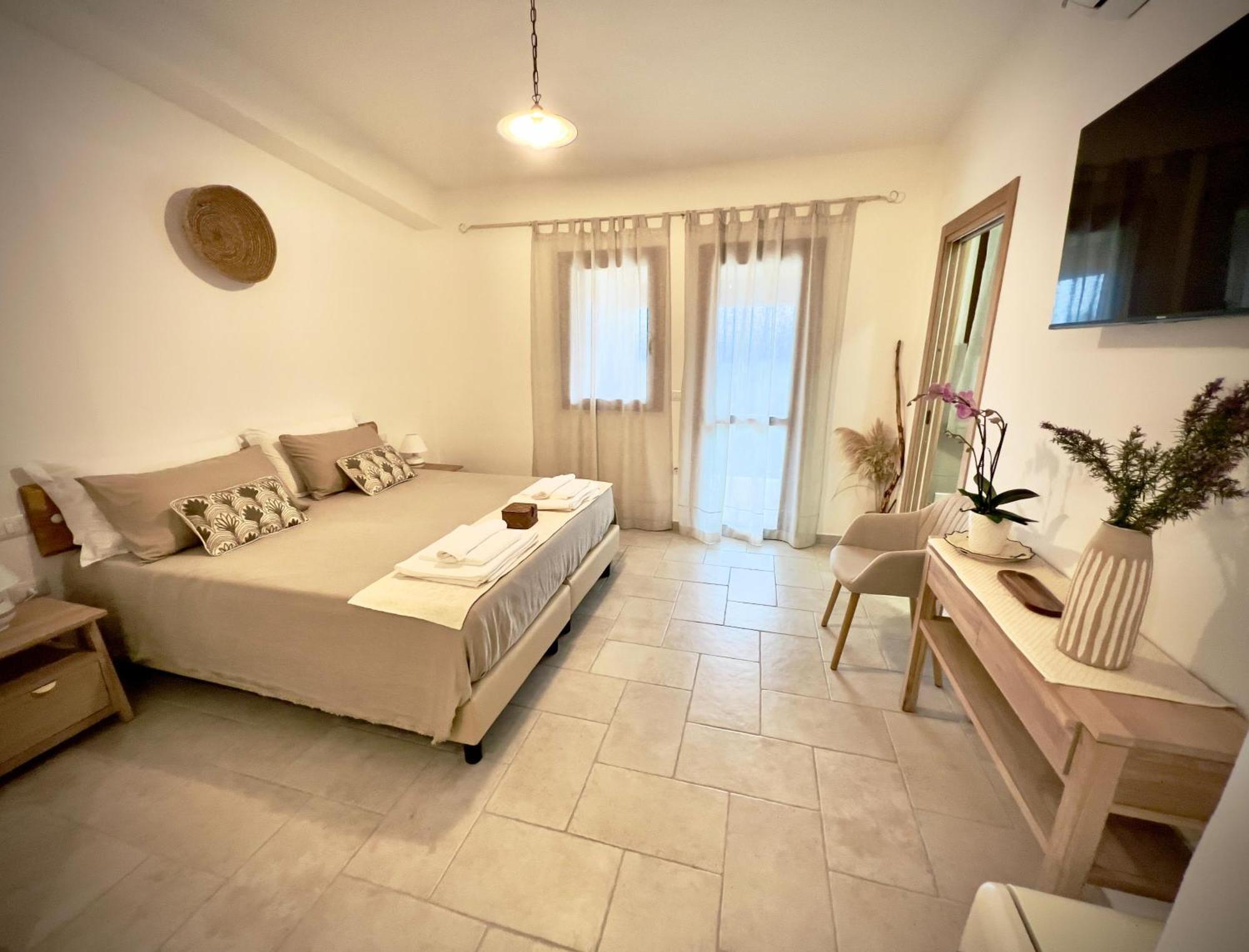 Domus La Roccia Hotel Pozzomaggiore Exterior photo